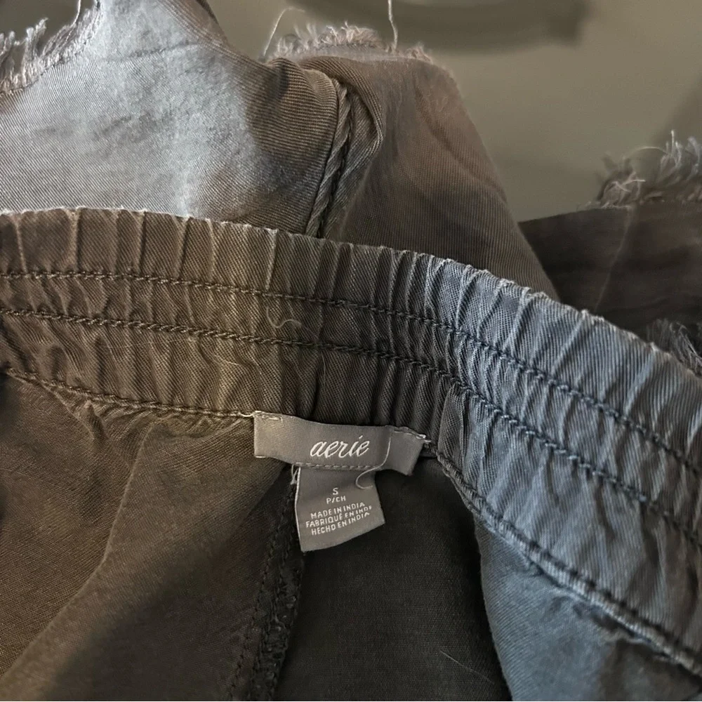 Aerie Women's Gray Frayed Edge Elastic Waist Shorts Size Small